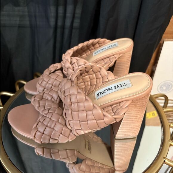 Steve Madden Twisted Sandals - Picture 3 of 5